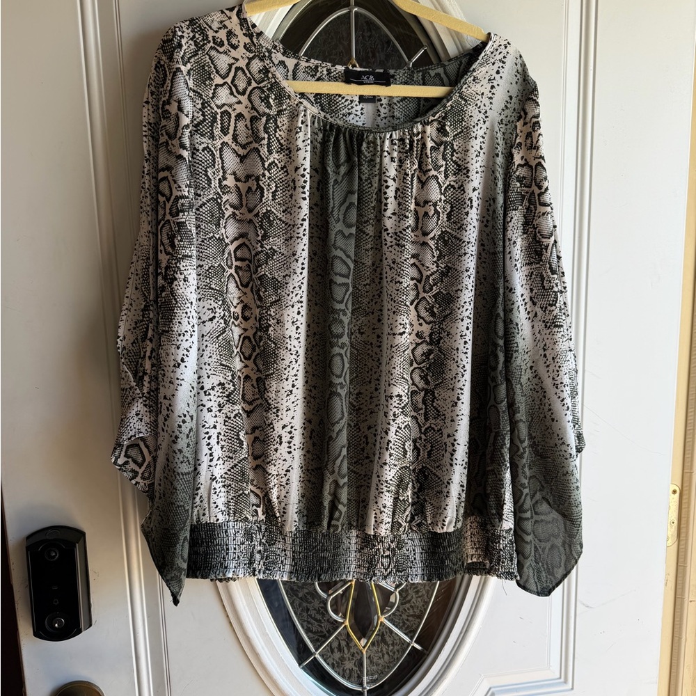 AGB Snake-Print Blouson Top in Neutral Tones